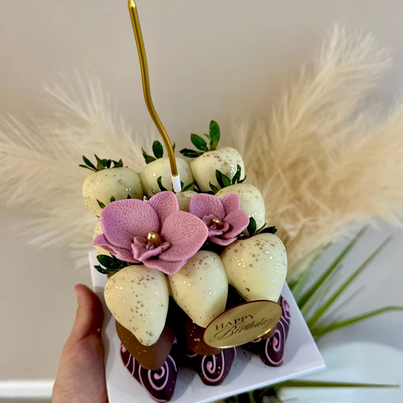 Bliss strawberries cake